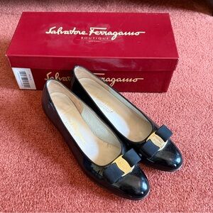 Ferragamo Vintage Lillaz Vara Bow Shoes Size 7 original box
